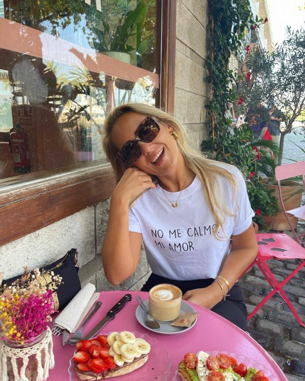 Camiseta oversize mujer | "No me calmo, mi amor." - Imagen 5