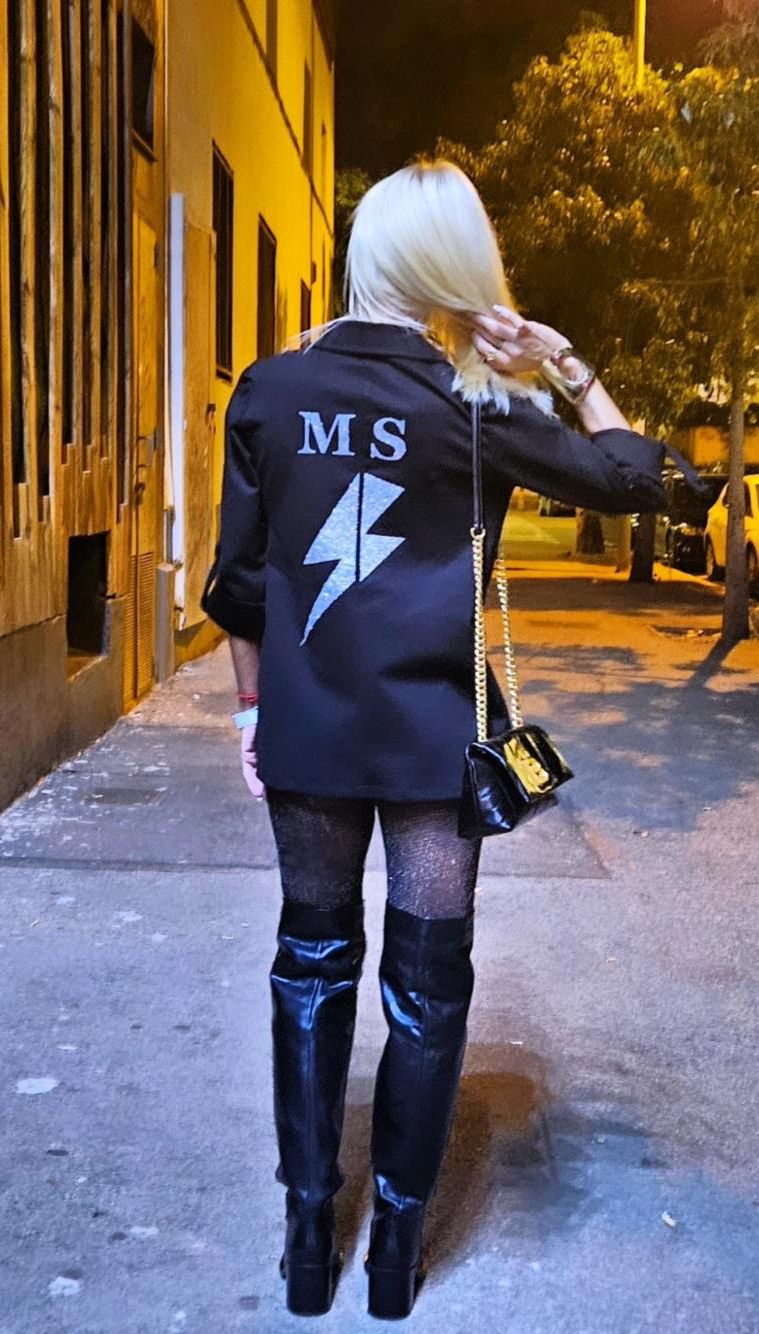 Blazer negra Glow up | Rayo iniciales