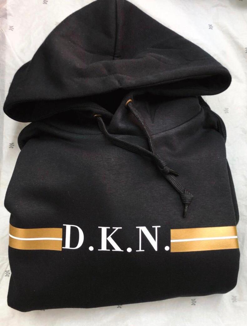 Sudadera negra con capucha | iniciales personalizadas