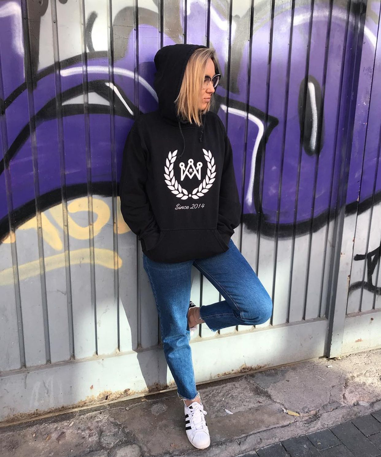 Sudadera con capucha negra | Logo aspas Romo